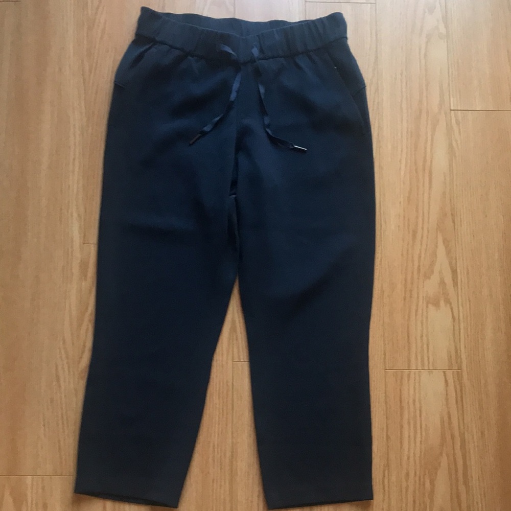 Women’s Lululemon On The Fly crop pants Sz 6